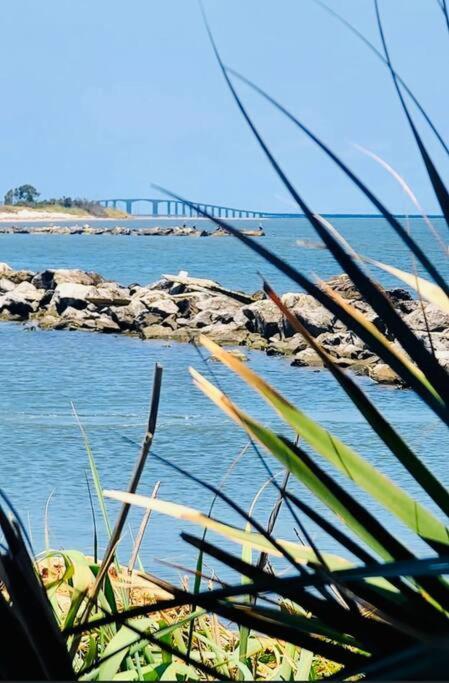 Pet Friendly Tranquil Cottage With Fire-Pit And Seasonal Hot Tub Sept-March Minutes To Beaches Dauphin Island Exterior foto