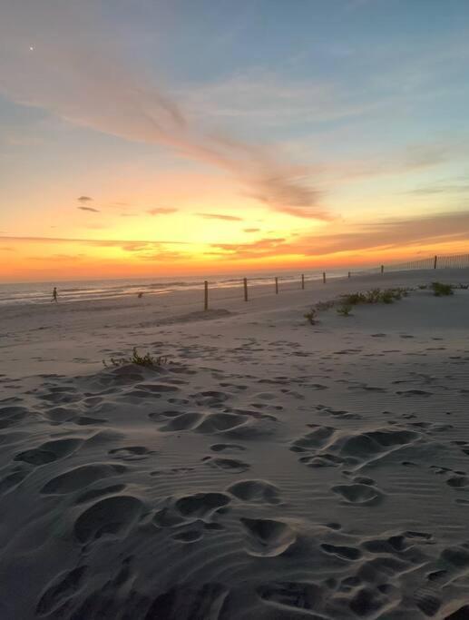 Pet Friendly Tranquil Cottage With Fire-Pit And Seasonal Hot Tub Sept-March Minutes To Beaches Dauphin Island Exterior foto